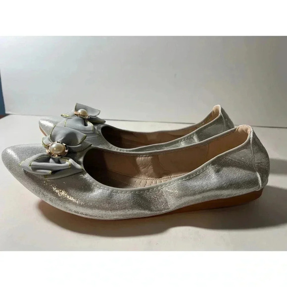 Elegant White Women's Shoes with Bow and Pearl Detail - Picture 2 of 7